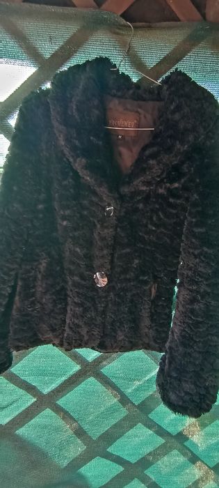 Sprzedam lekkie damskie futerko