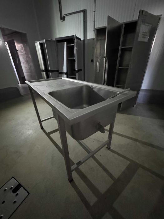 Bancada em Inox com Lavatório – 140x65x85 cm