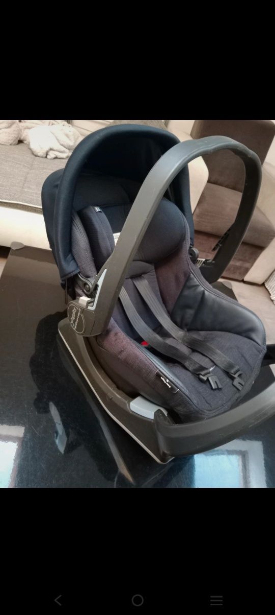 Nosidełko / fotelik z bazą na pasy firmy Peg-Perego