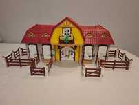 Playmobil Country, wielka stadnina koni z boksami stajennymi, 5221
