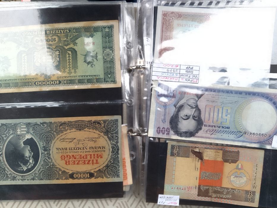 Diversas moedas e notas