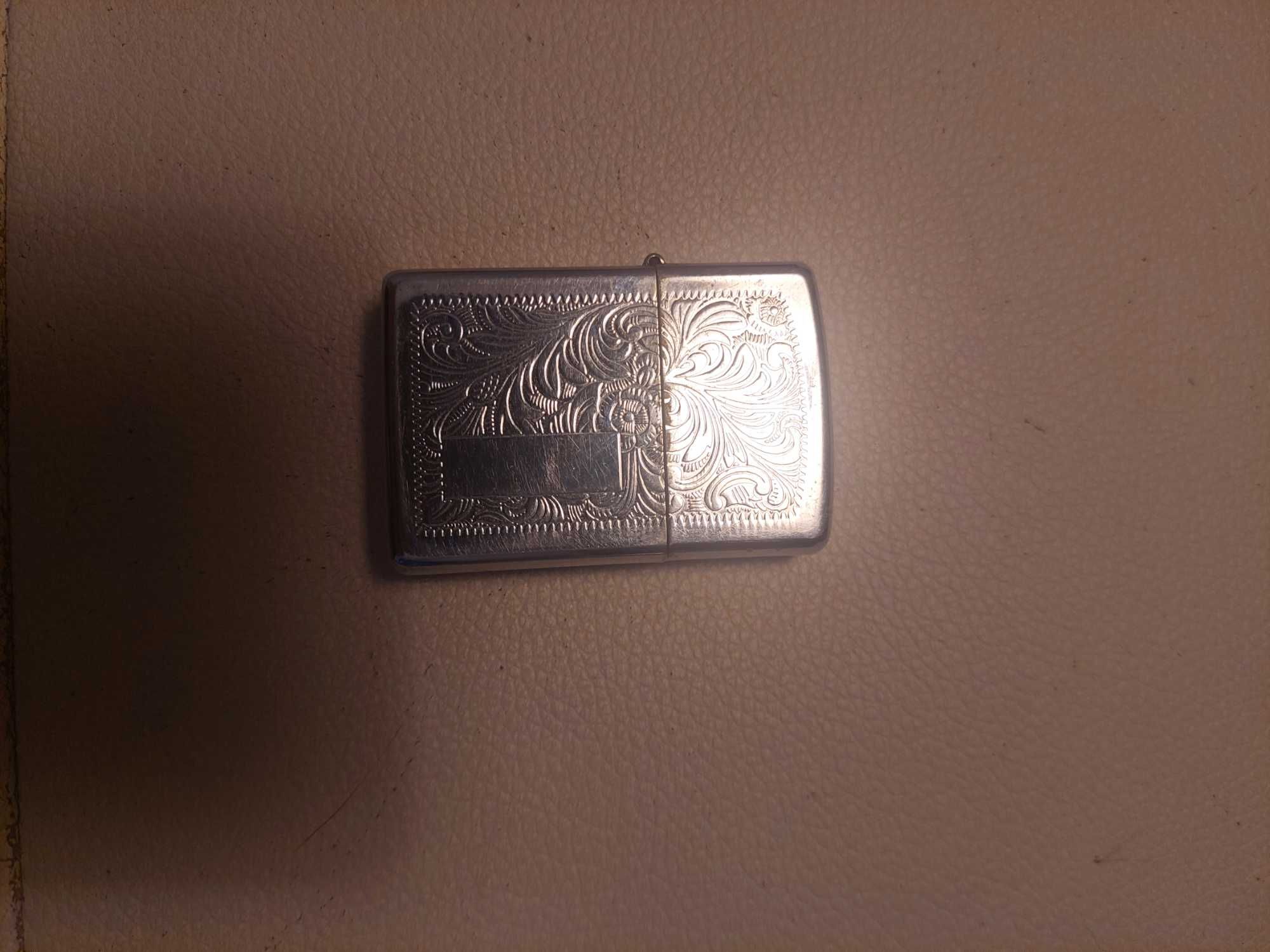 Vendos 4 isqueiros Zippo e um Colibri
