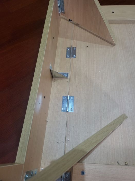 Mesa de madeira para fixação em parede. Excelente