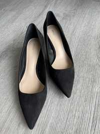 Sapato de salto preto