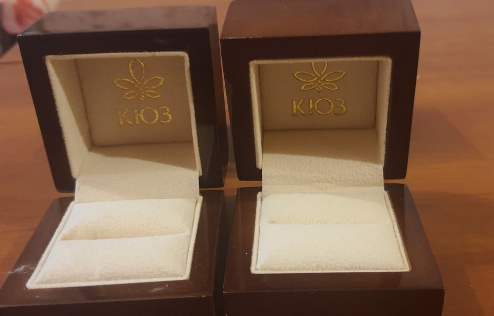 Чотири футляри для ювелірних прикрас