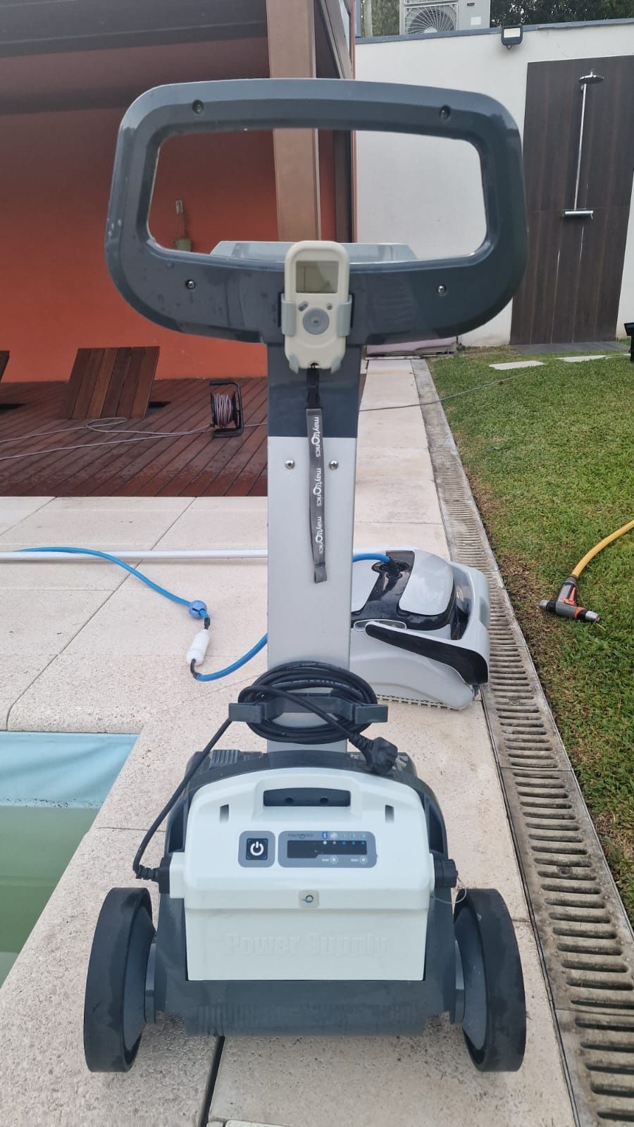 Robot aspirador de piscina