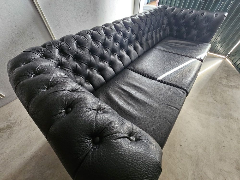 Sofá chesterfield pele preto