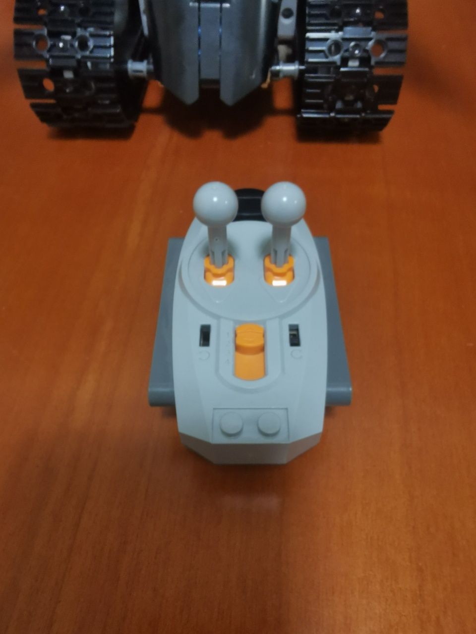 Robô motorizado compatível com lego