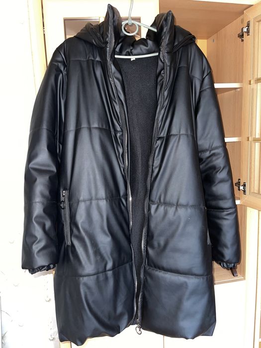 Жіноче пальто зимове подовжене c капюшоном з еко шкіри