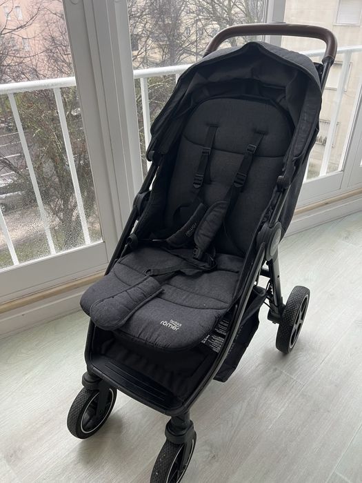 Carrinho de bebe com ovo