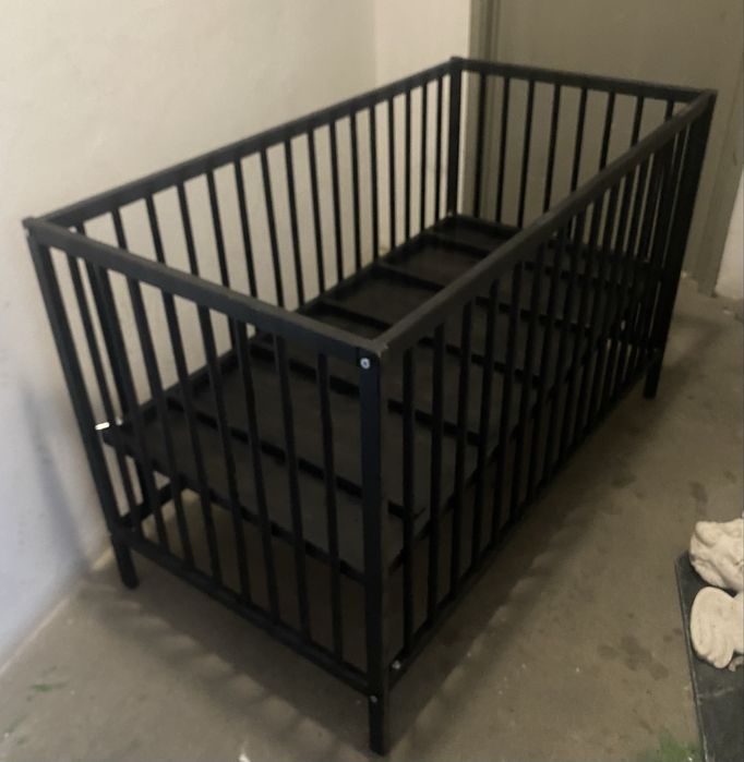 Berço de madeira IKEA