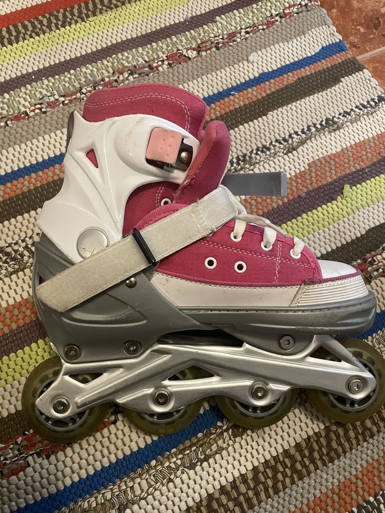 Patins em linha rosa