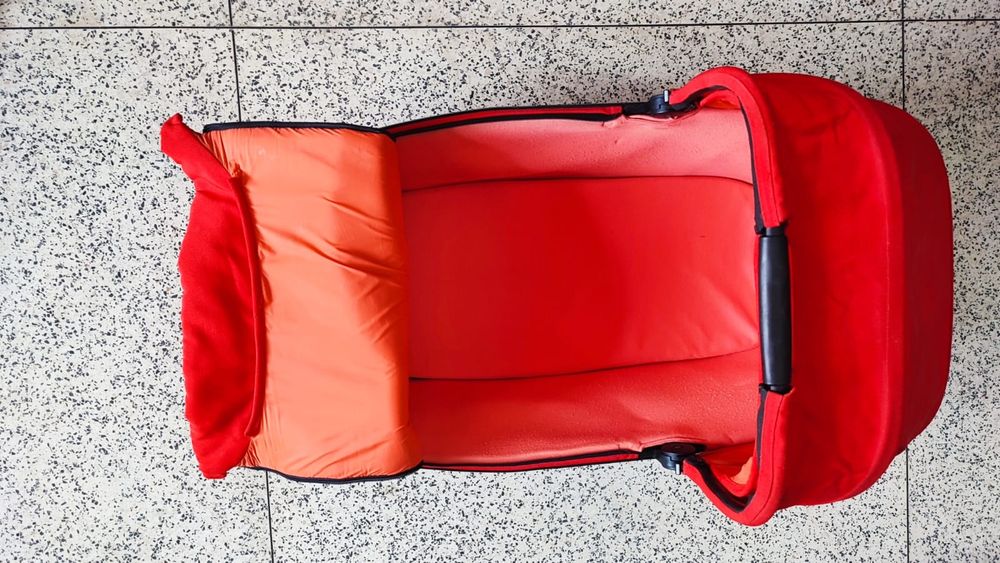 Alcofa de bebé Quinny, vermelha