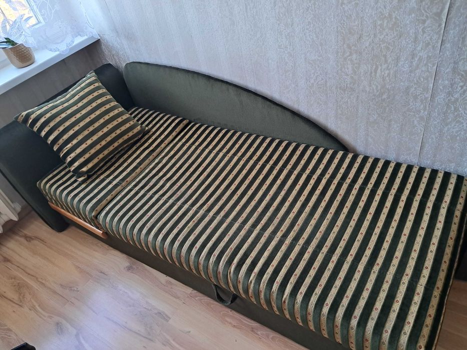 Kanapa tapczan sprawny  na działkę z pojemnikiem na pościel  sprzedam