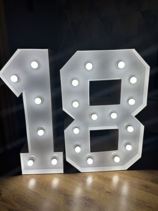 Cyfry led, lustro selfie, napis love, ścianki balonowe