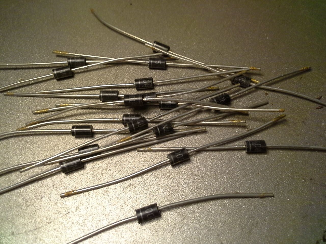 Dioda prostownicza 1N 4005 1A 600 V. Lata 70 'te