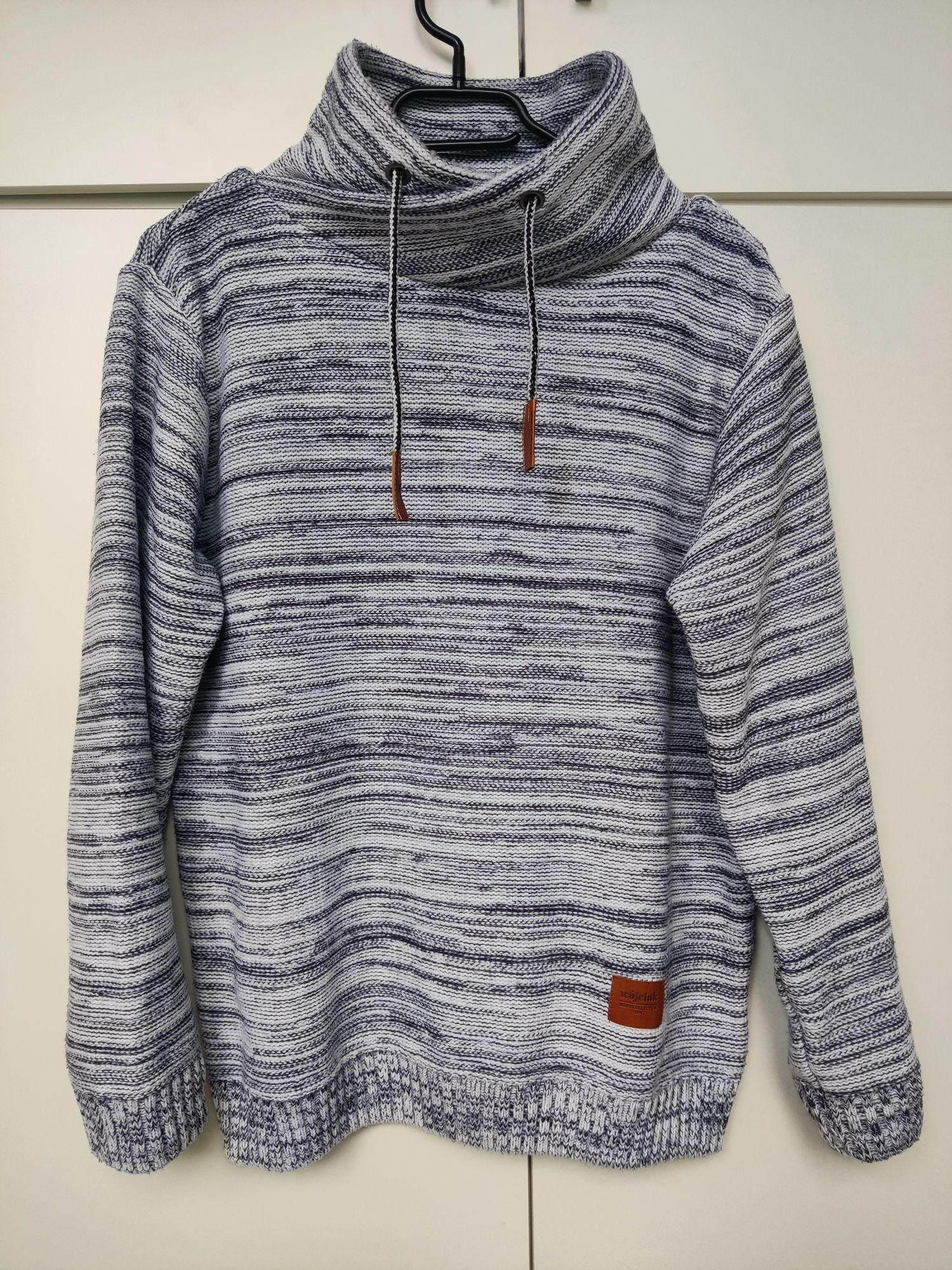 elegancki męski sweter z golfem