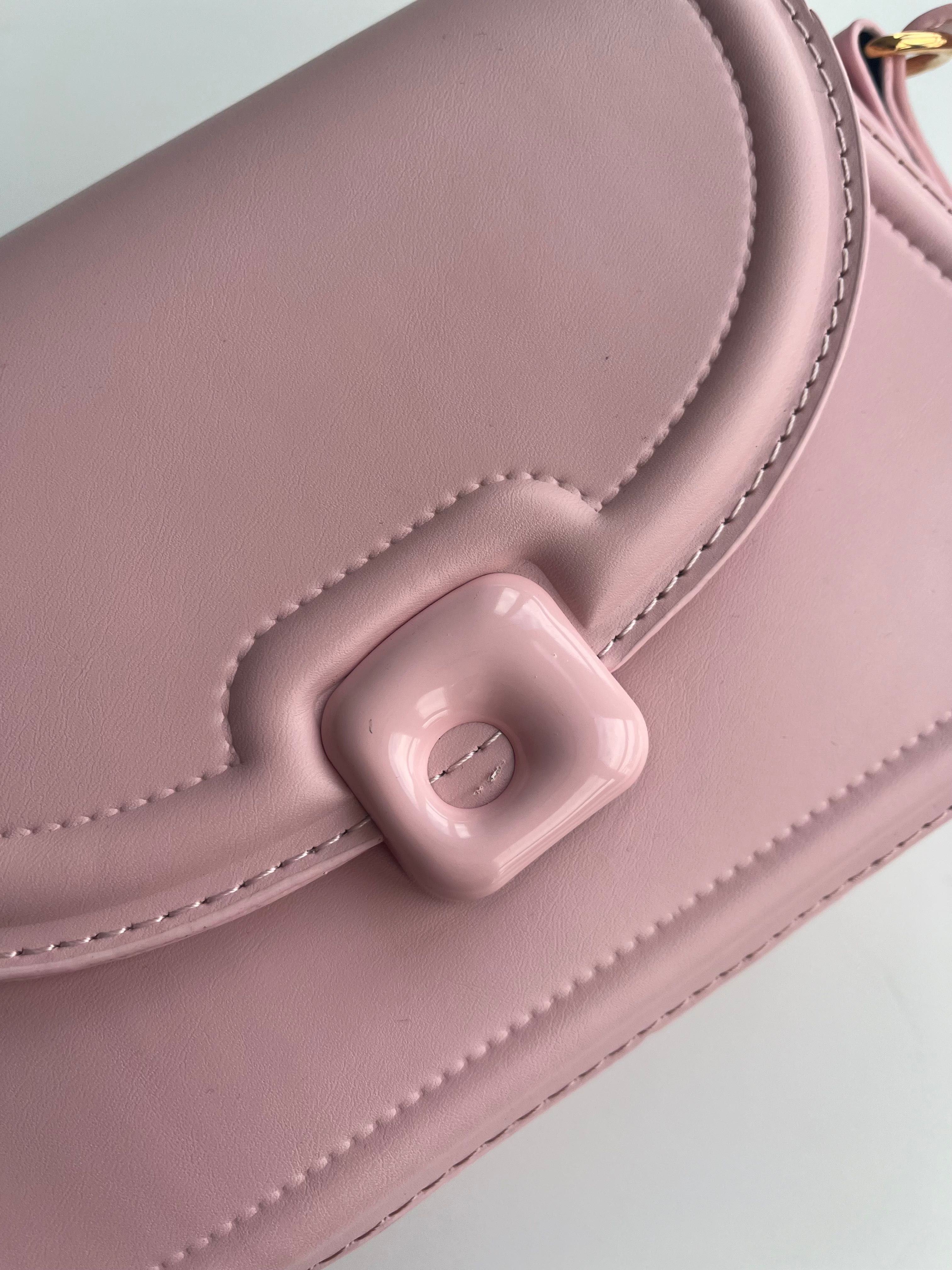 Рожева жіноча сумочка