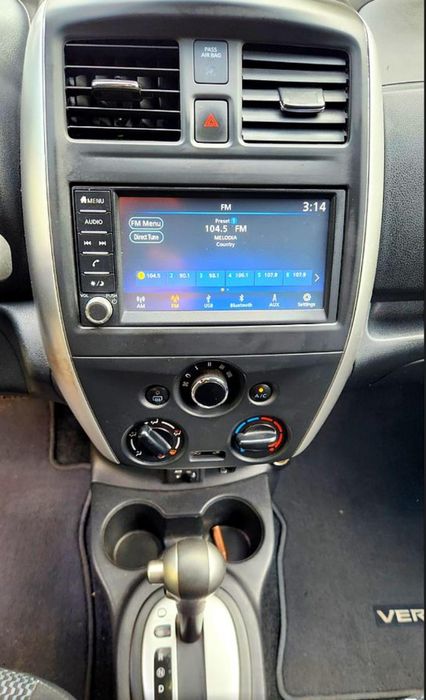 Продається доглянутий Nissan Note Versa 2018 року від власниці