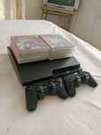 PS3 Slim com 2 comandos + 8 jogos em perfeito estado