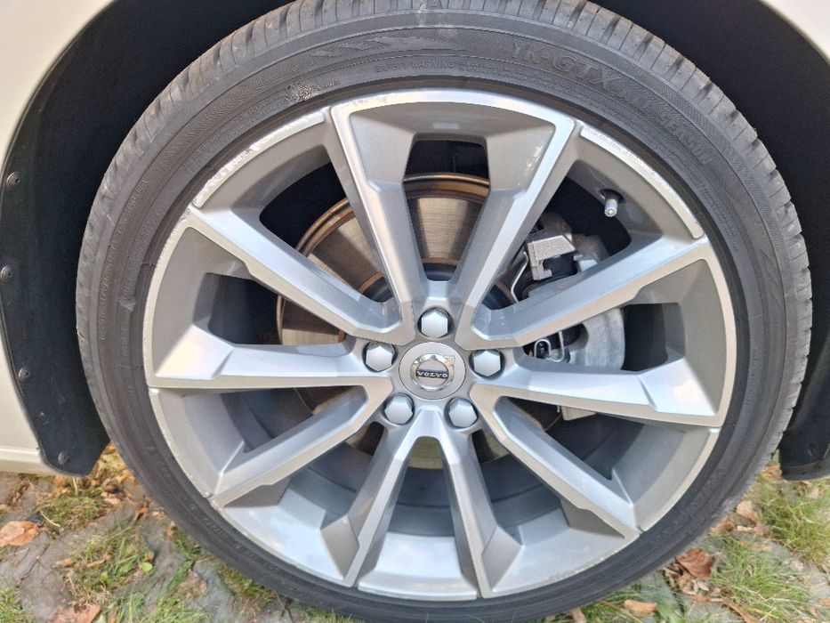 Volvo 4 koła 19 felgi  z oponami 235/40