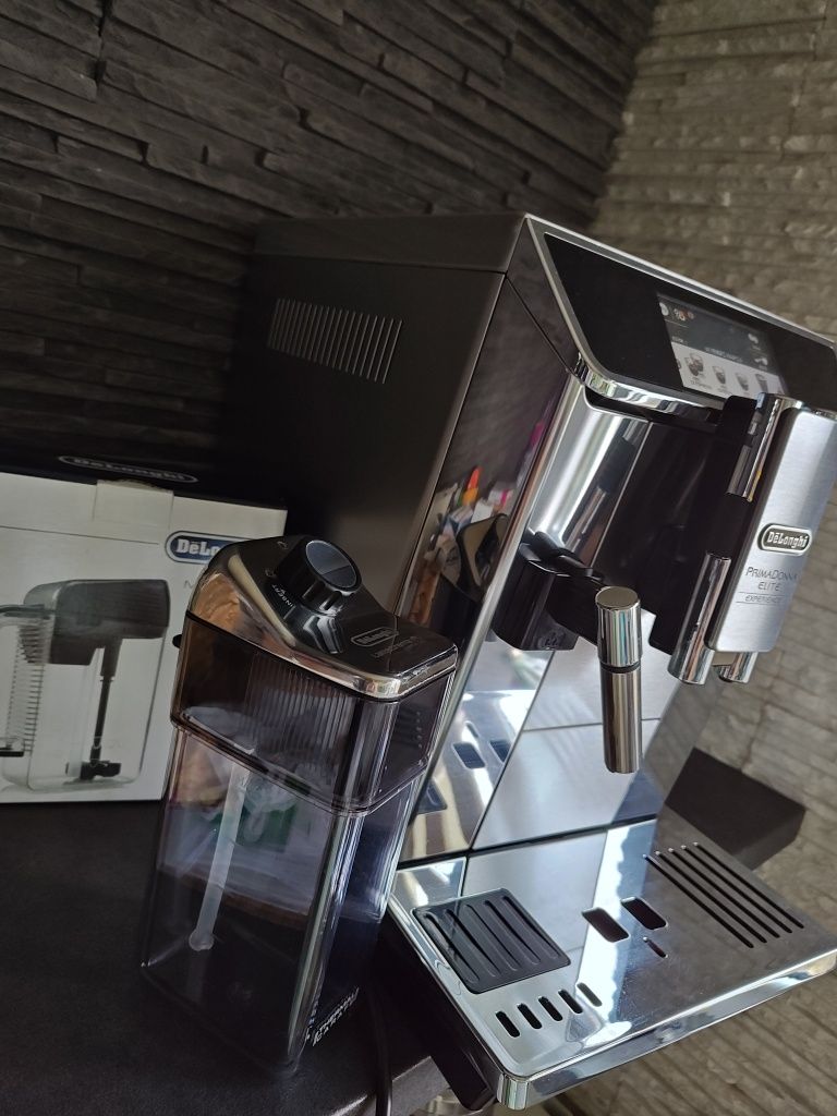 Ekspres DeLonghi PrimaDonna Elite Experience