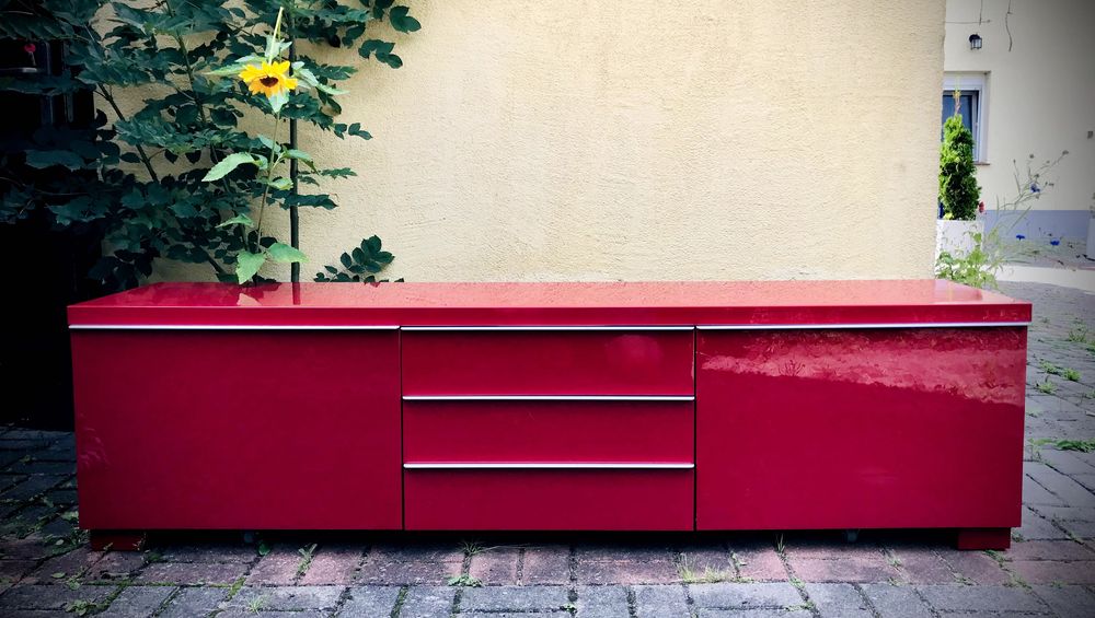 Komoda IKEA BESTA Burs w kolorze bordowym, połysk