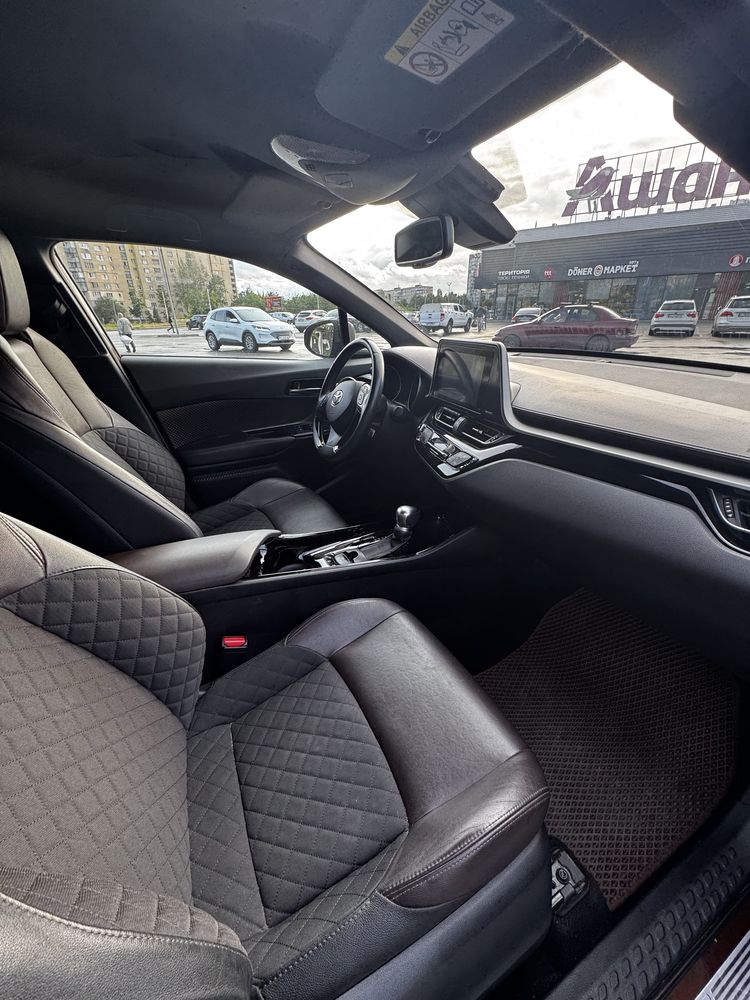 Toyota CH-R коричнева