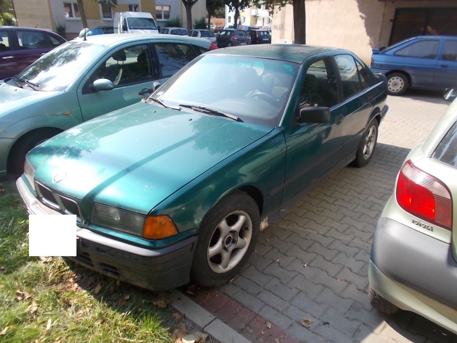 BMW E36 sedan zielony metalik 1.6 benzyna przeznaczone na części