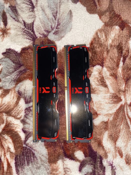 Оперативна пам'ять DDR4 дві планки по 8 GB 2666