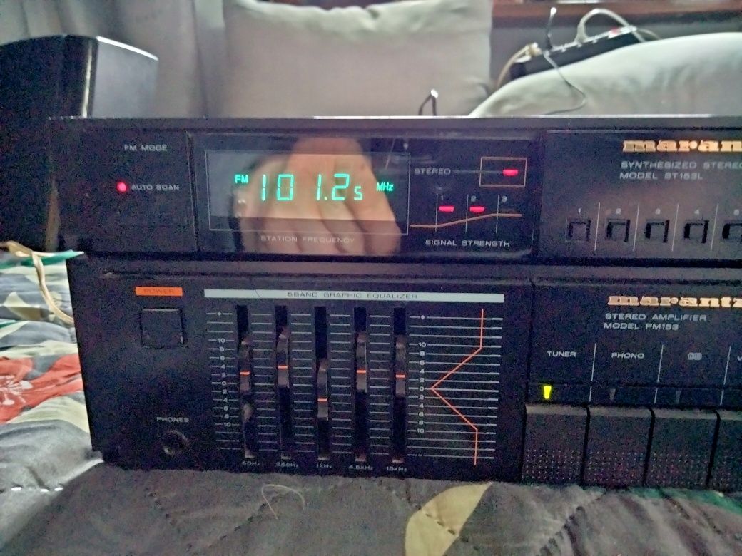 Marantz Model RX135L wzmacniacz , korektor i tuner w jednym module .