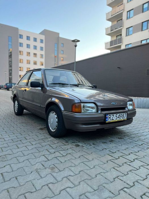 Ford Escort MK4 1986 3D youngtimer