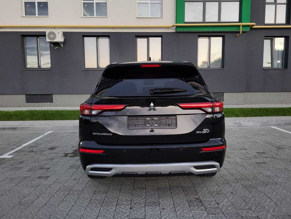 Mitsubishi Outlander PHEV 2023