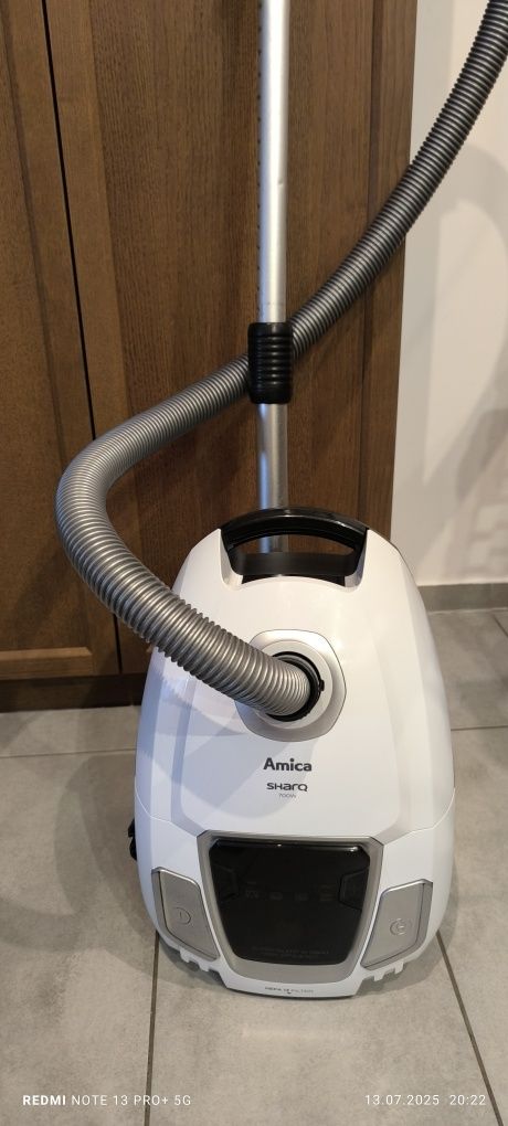 Odkurzacz AMICA Sharq VM 7011