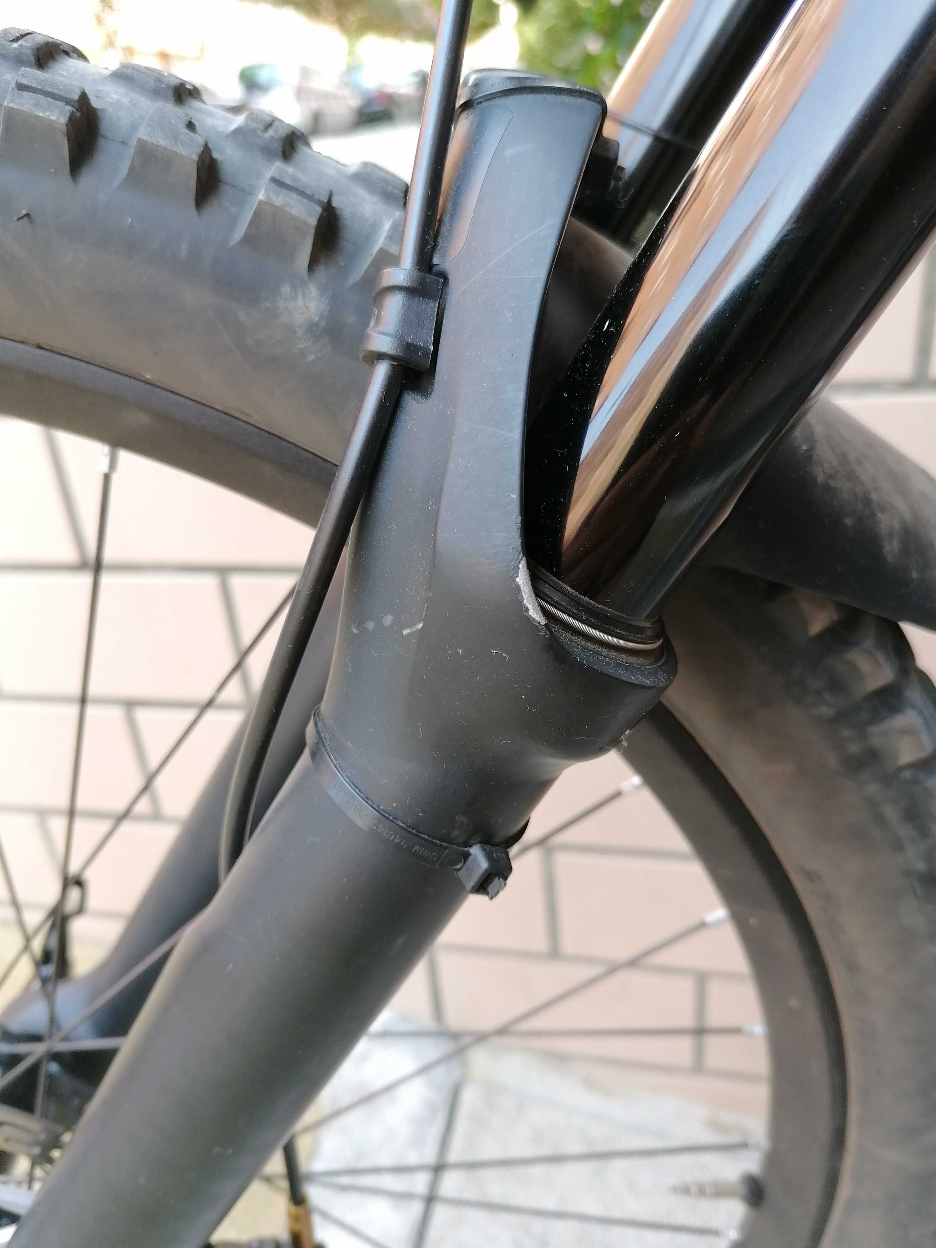 Suspensão Rockshox Yari RC