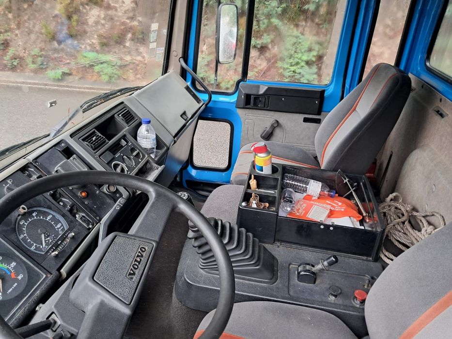 Vendo camião de transporte de cavalos