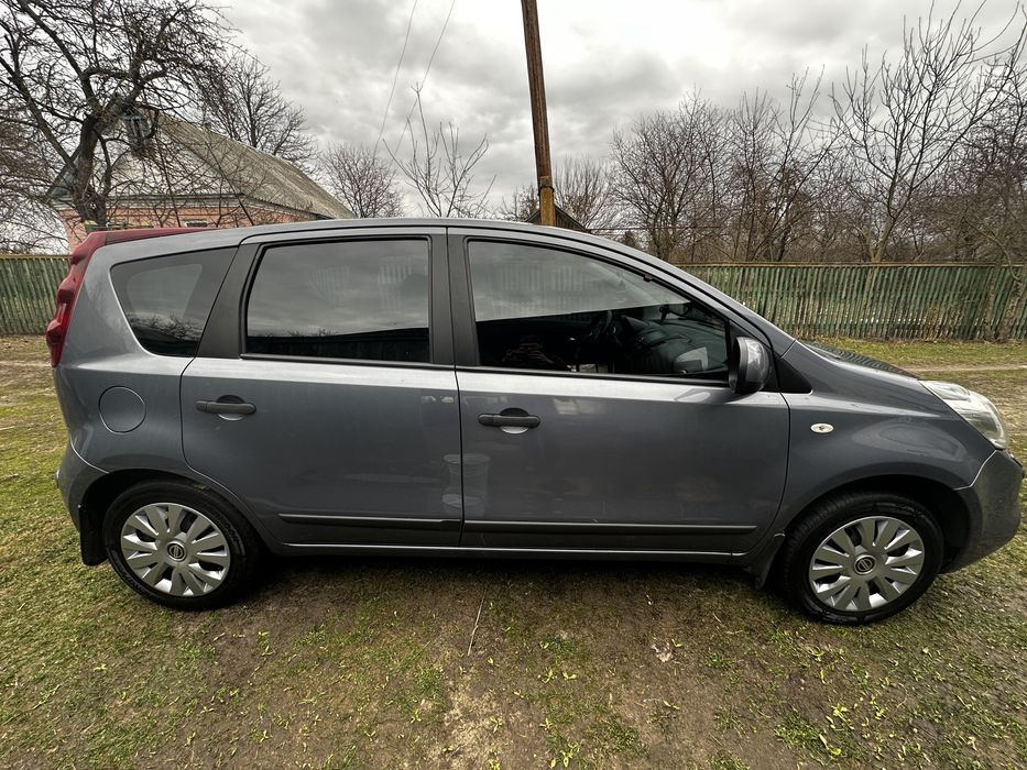 Nissan Note 2011 року