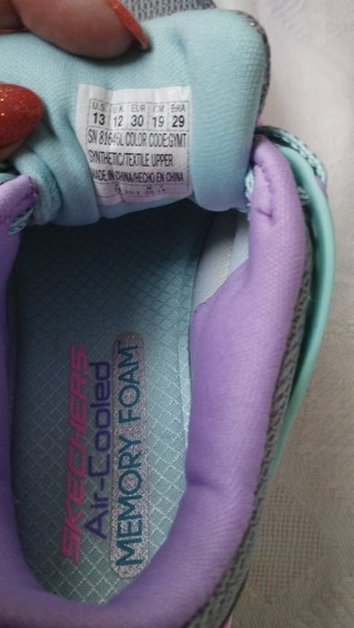 Продам новые кроссовки Sketchers на девочку