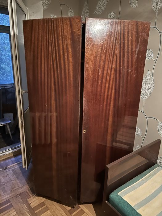 Отдам беспалтно шкаф,кровати,полку для книг,самовывоз