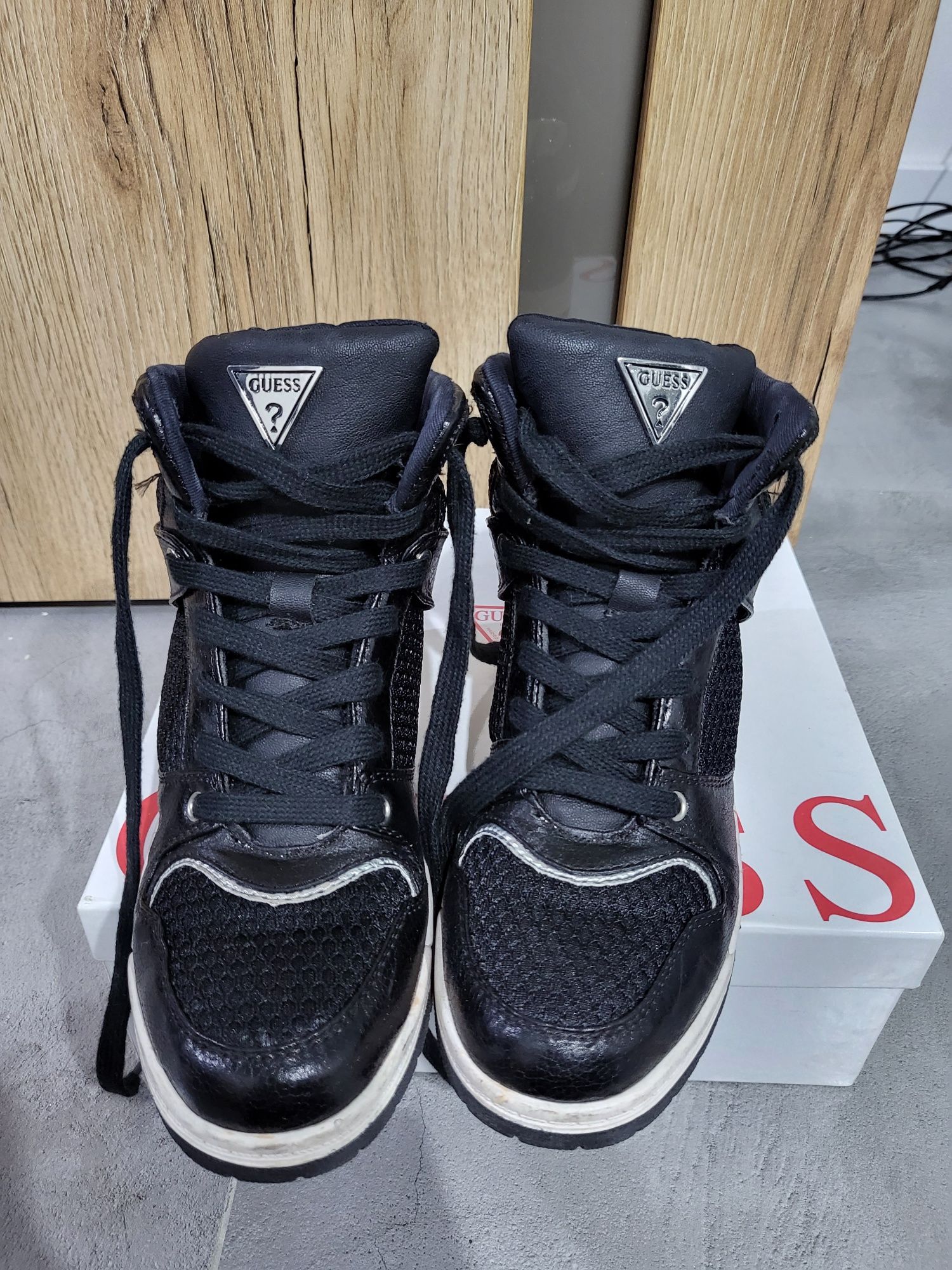 GUESS ORYGINALNE damskie za kostkę  sneakersy rozm.38 czarne stan bdb