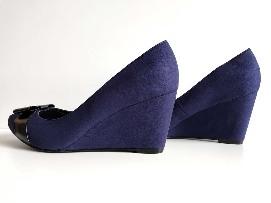 7294. M&S - ładne szafirowe koturn 39,5.