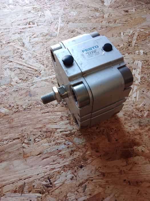 Siłownik kompaktowy Festo ADVU-63-10-A-P-A-R3