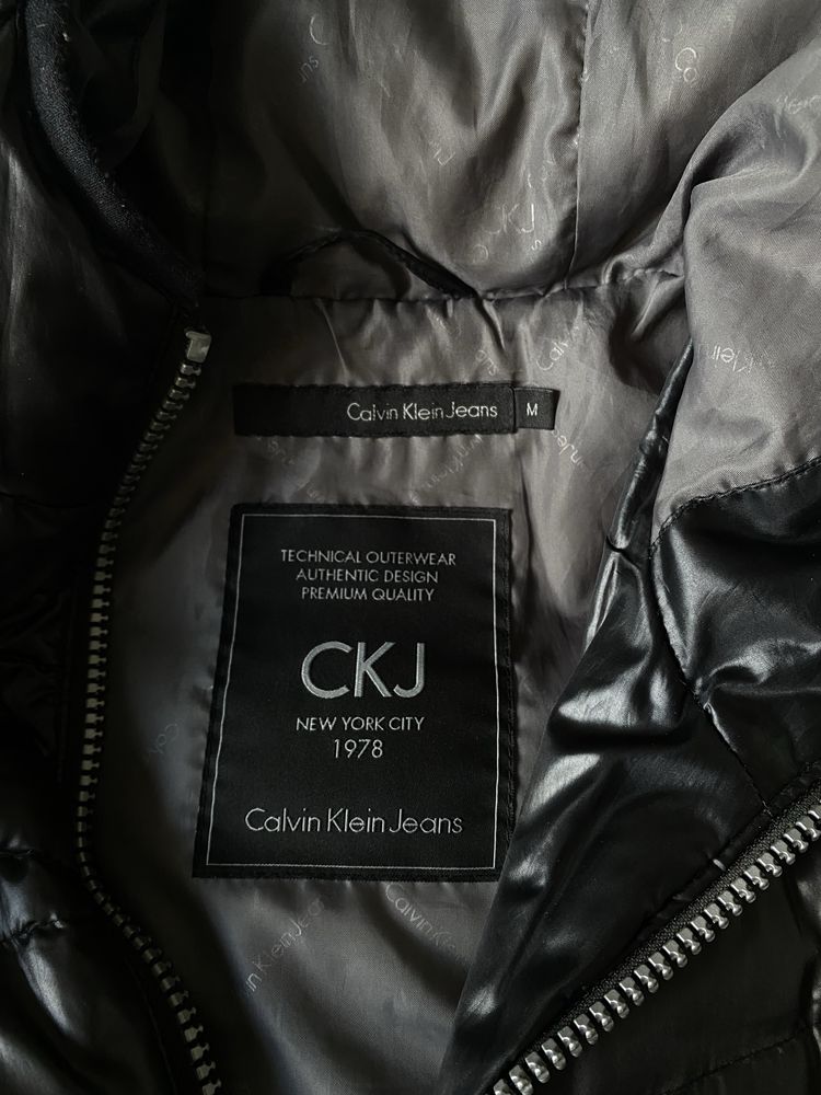 Пуховик Куртка Calvin Klein Jeans, натуральний Пух!