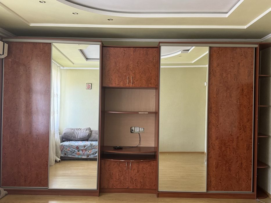 Продам велику шафу купе в гарному стані