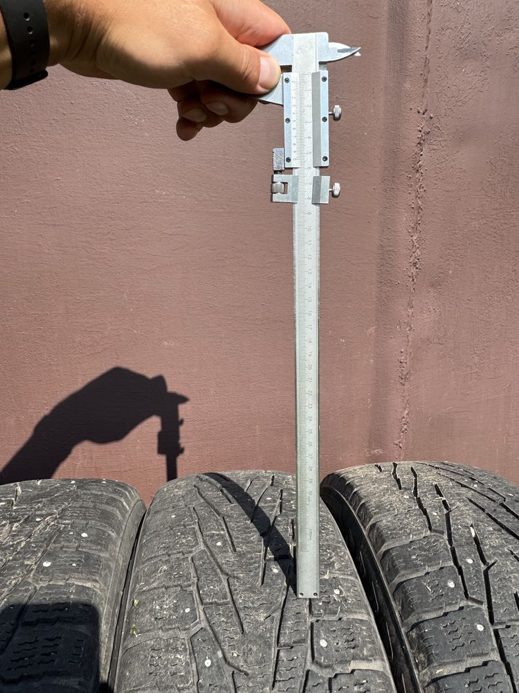 Продам комплект зимової резини NOKIAN 225/70 R16