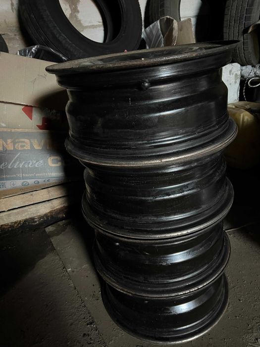 Диски оригінальні VW Golf