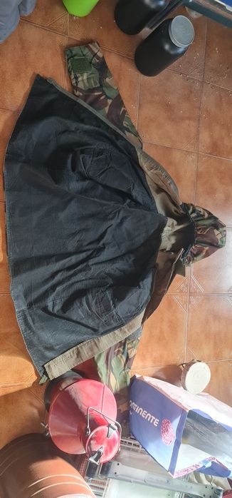 Fato camuflado impermeável