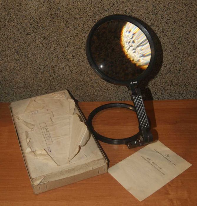 Stare duże szkło - lupa ZSRR Vintage 2x 140mm ze stojakiem PRL