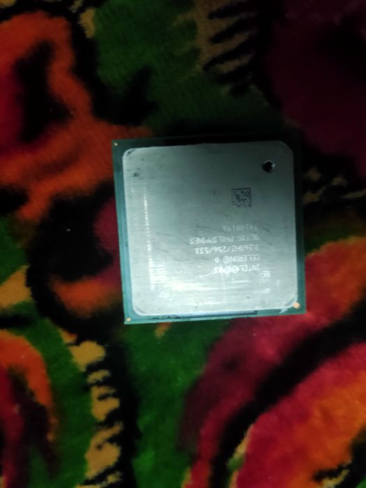 Лот процесорів Intel (3 шт.)

Продам набір процесорів:

Intel Celeron