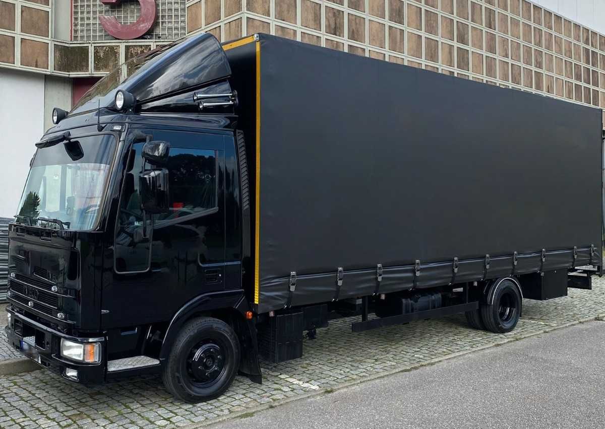 Camião IVECO com Tolde Preto